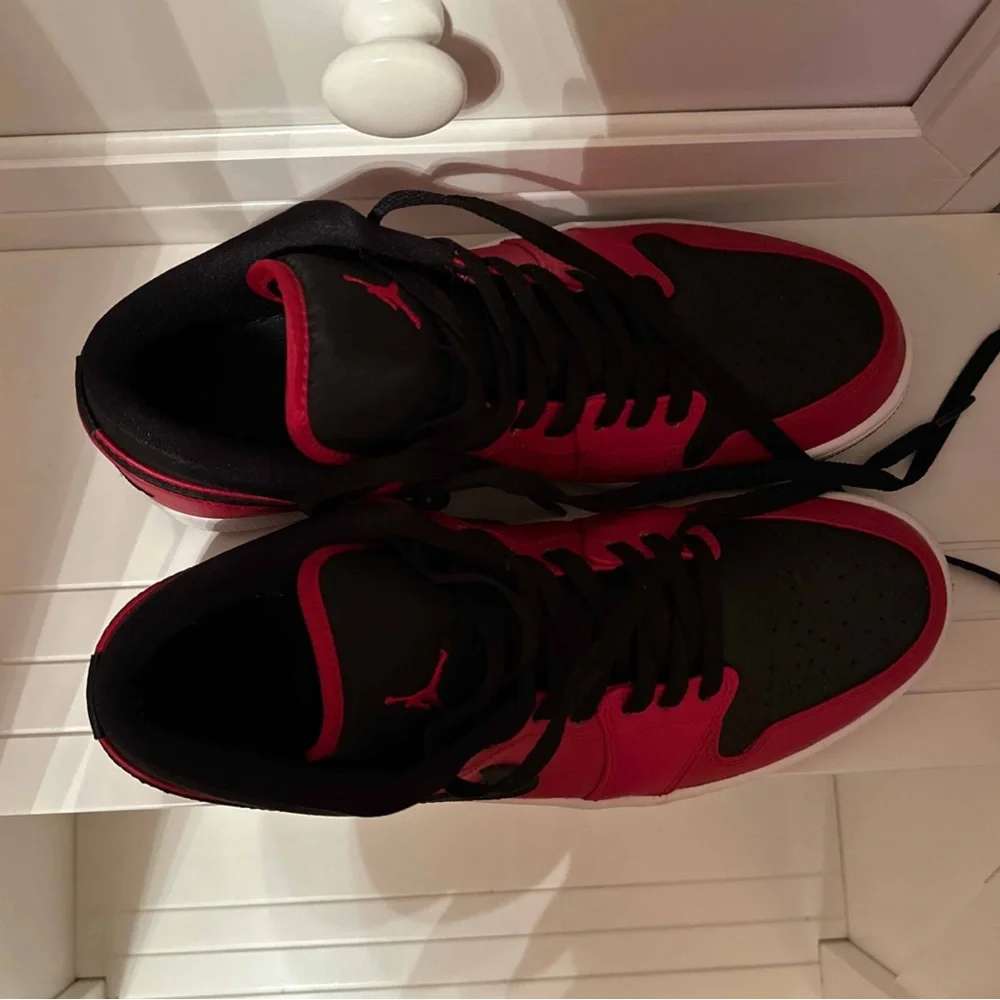 Nike Air Jordan 1 Low Reverse Bred, Size 10 - Picture 6 of 8